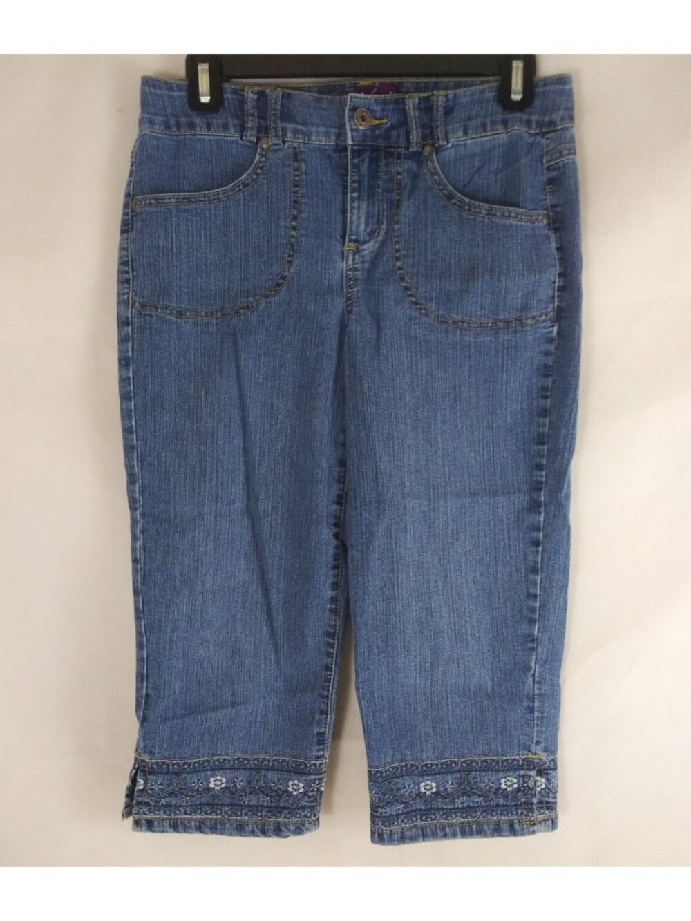 Gloria Vanderbilt Alexis Denim Capri Jeans With Floral Embroidered Cuffs Size 4P